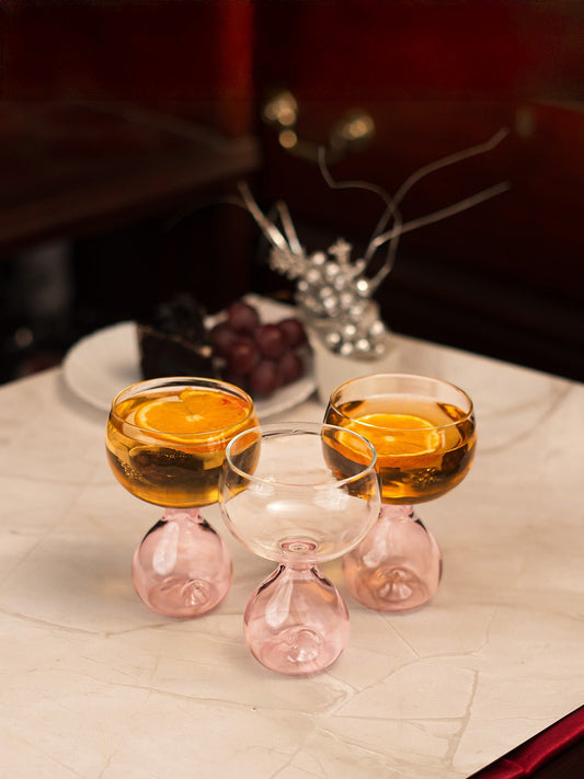 Stylish borosilicate dessert coupe with a delicate pink hue, ideal for cocktails and gourmet presentations.