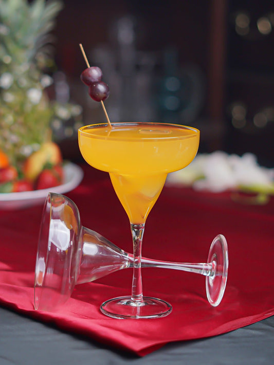 Stylish borosilicate margarita glass, ideal for margaritas, daiquiris, and other classic cocktails.