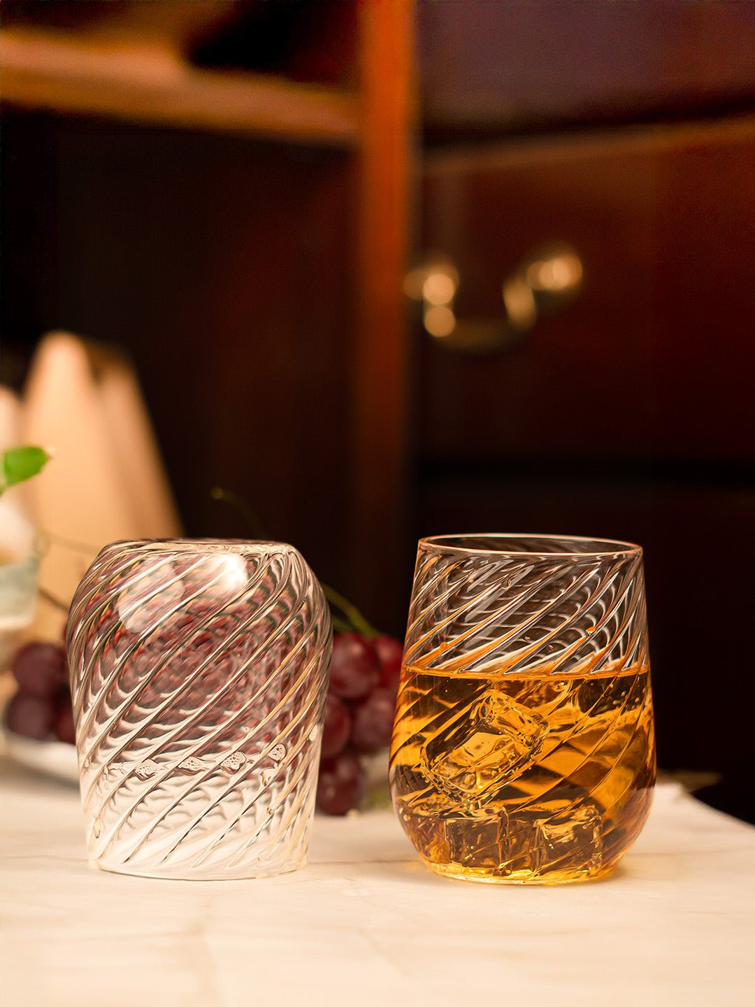 Swirl Aura Glass - Borotechheight : 105mm diameter:85mm ml capacity : 440 ml6TransparentG - 96B clear